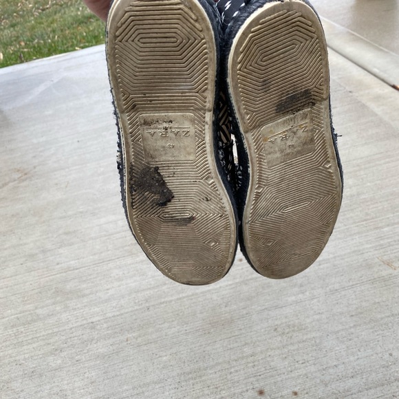 Zara Men’s Slip Ons (Black/White) - Picture 6 of 6